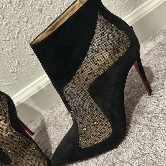 Christian Louboutin Papilloboot 100 Veau Velours
Black Suede Ankle Boots - Picture 6 of 7